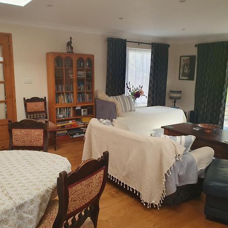 Little Dragons Apartment Poole Bagian luar foto