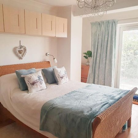 Little Dragons Apartment Poole Bagian luar foto