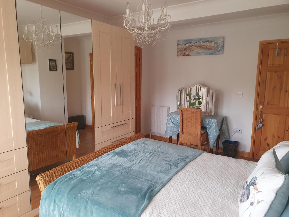 Little Dragons Apartment Poole Bagian luar foto