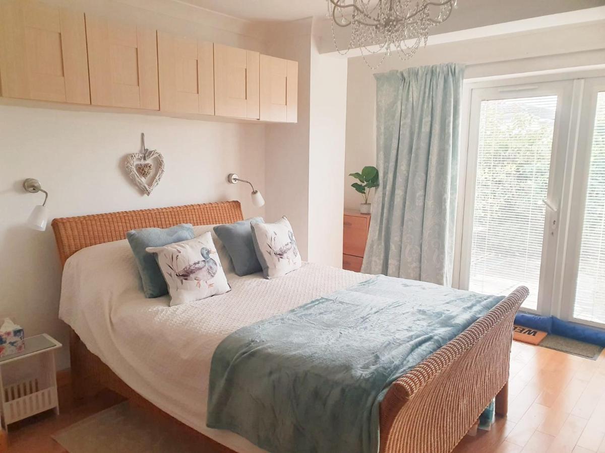 Little Dragons Apartment Poole Bagian luar foto
