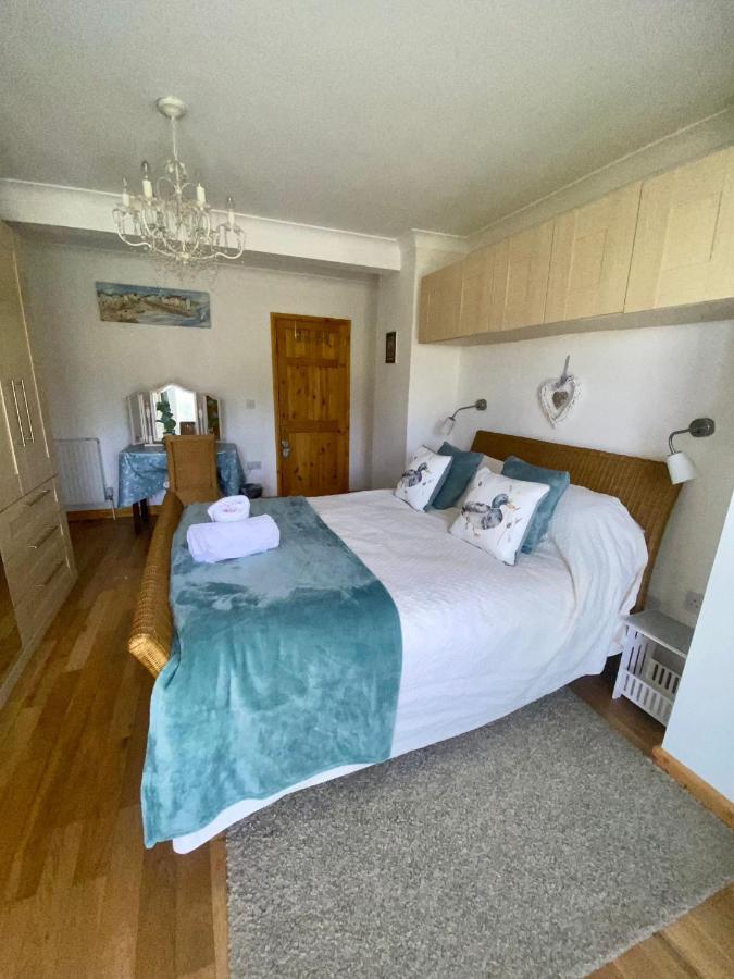 Little Dragons Apartment Poole Bagian luar foto